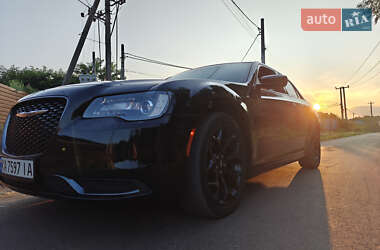 Седан Chrysler 300C 2019 в 