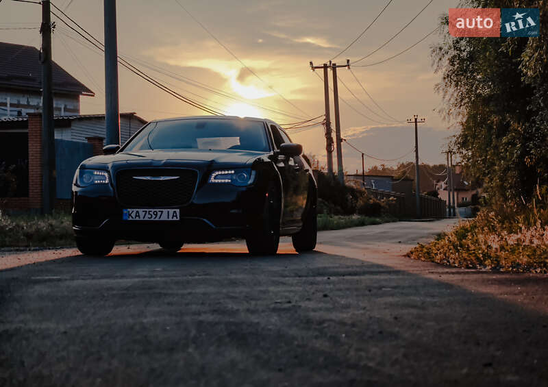 Седан Chrysler 300C 2019 в Києві