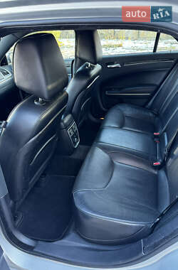 Седан Chrysler 300C 2012 в 