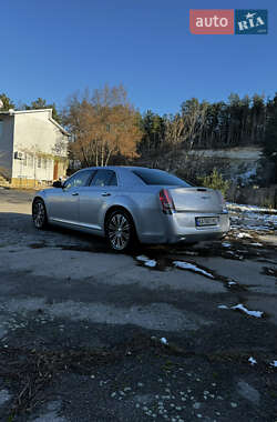 Седан Chrysler 300C 2012 в 