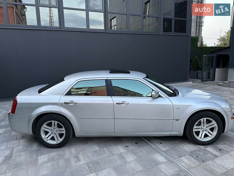 Седан Chrysler 300C 2005 в Переяславі