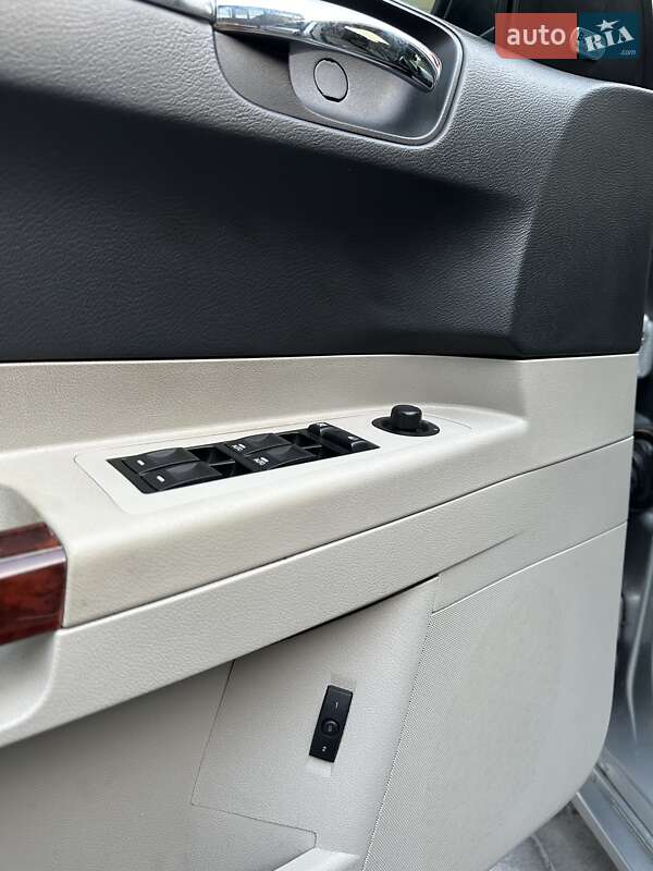 Седан Chrysler 300C 2005 в Переяславі