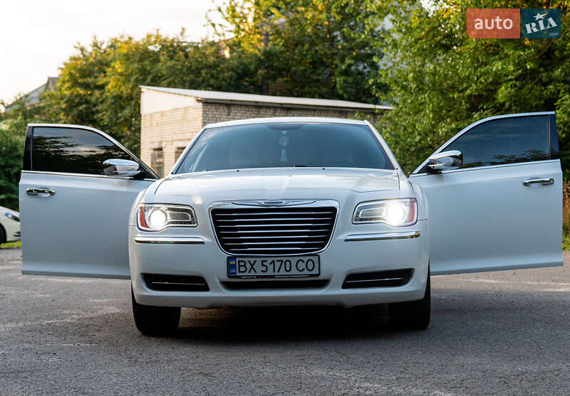 Седан Chrysler 300C 2014 в Хмельницком
