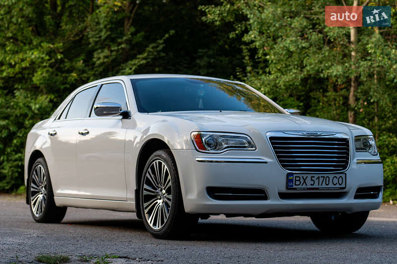 Седан Chrysler 300C 2014 в Хмельницком