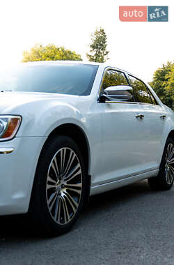 Седан Chrysler 300C 2014 в 