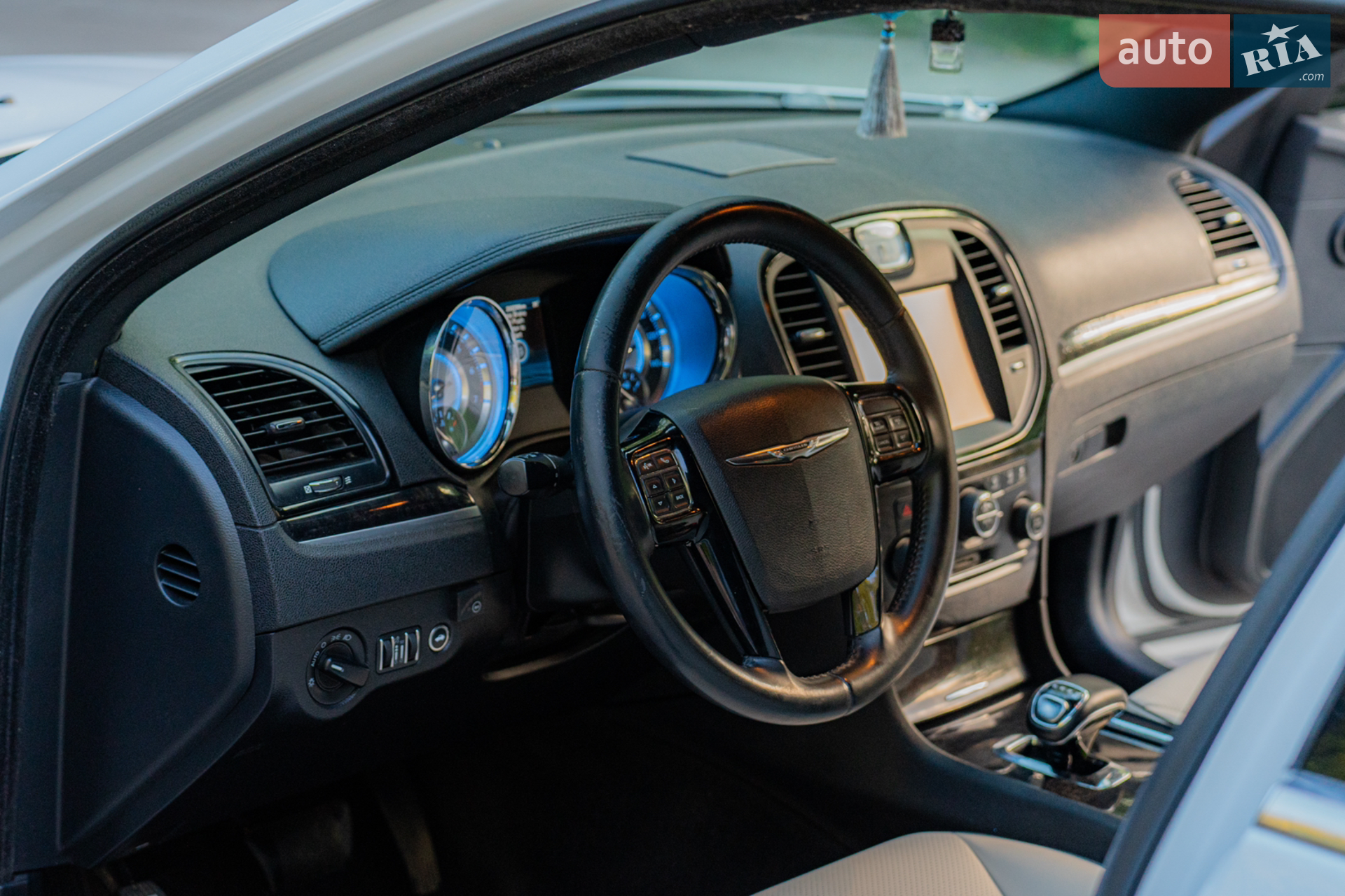 2014 Chrysler 300C - мініатюра 25