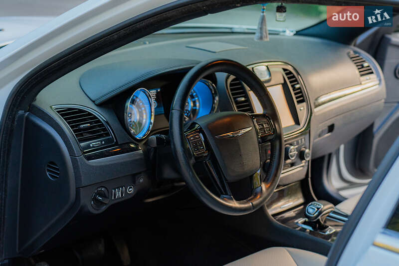 Седан Chrysler 300C 2014 в Хмельницком