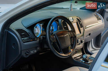 Седан Chrysler 300C 2014 в 