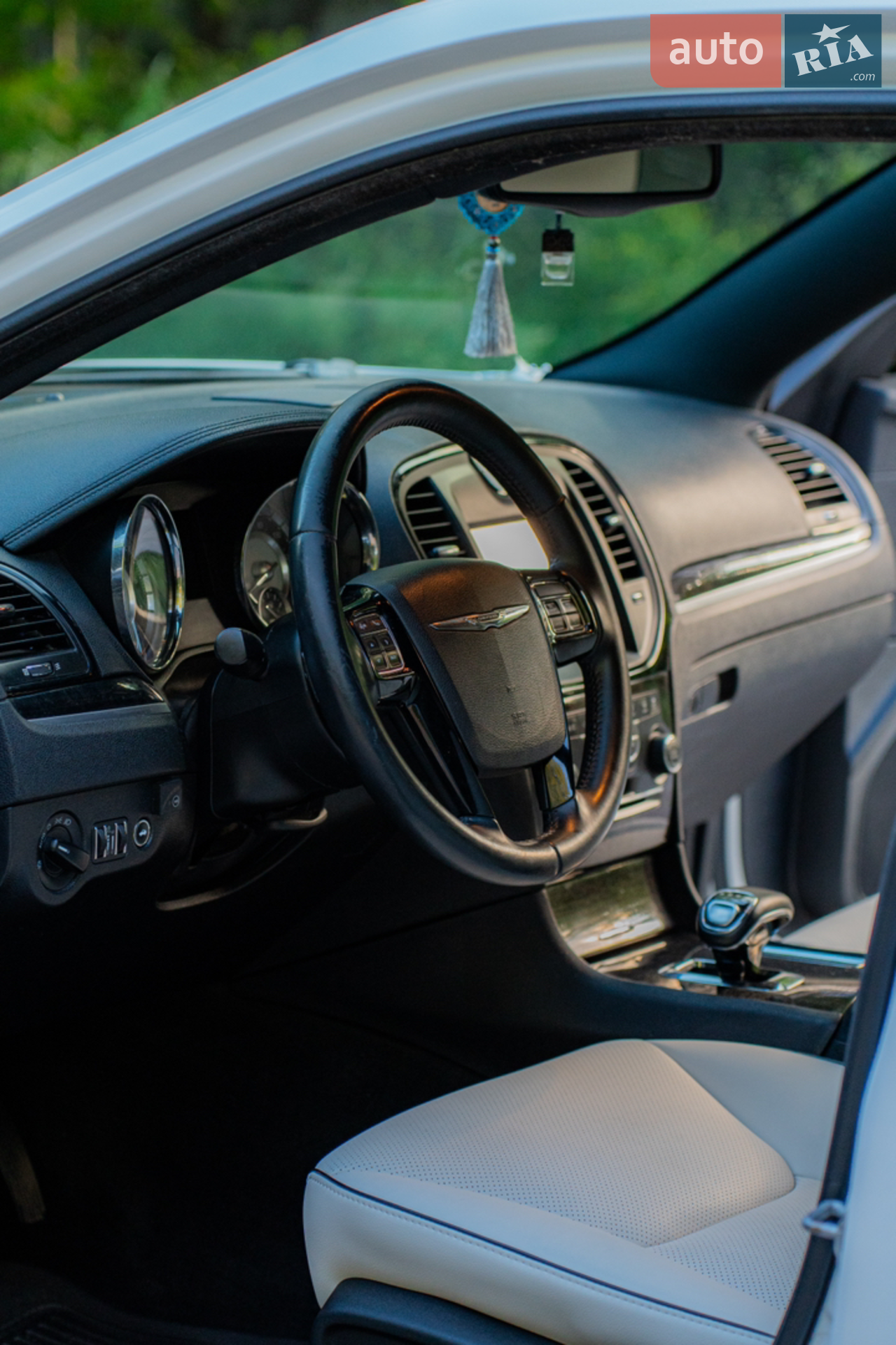 2014 Chrysler 300C - мініатюра 31