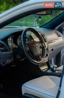 Седан Chrysler 300C 2014 в 