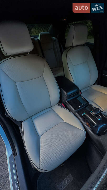 Седан Chrysler 300C 2014 в Хмельницком