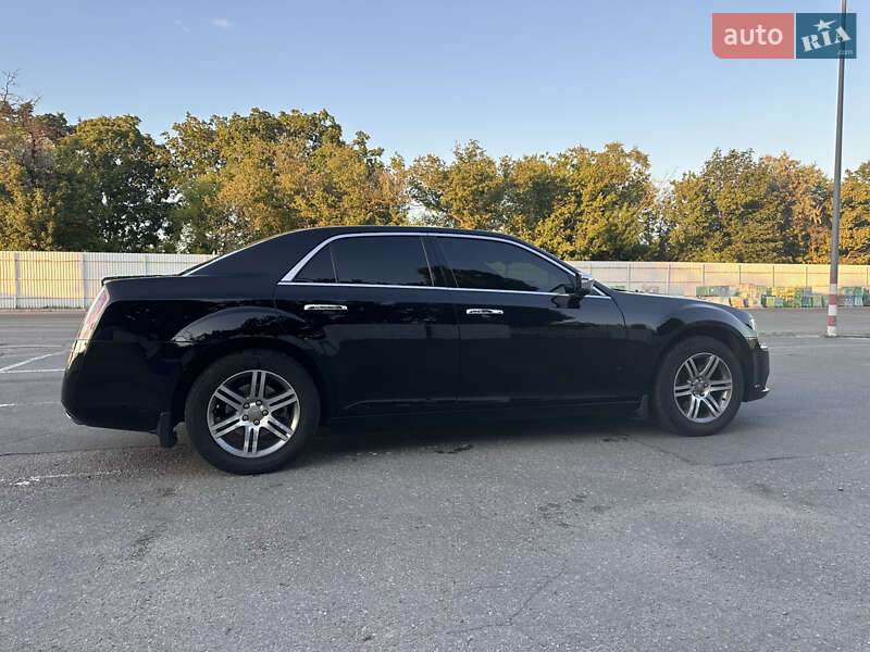 Седан Chrysler 300C 2011 в Кременчуге