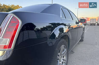 Седан Chrysler 300C 2011 в 