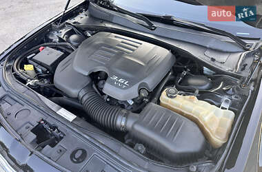 Седан Chrysler 300C 2011 в 