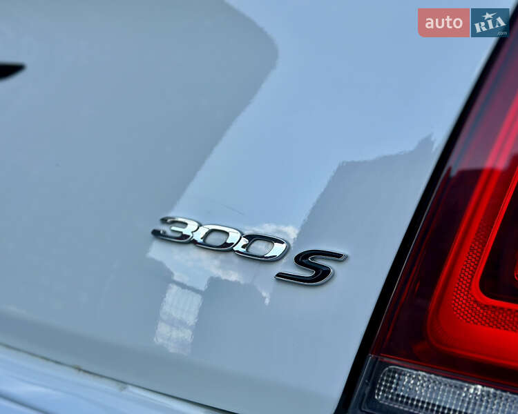 Седан Chrysler 300C 2015 в Киеве
