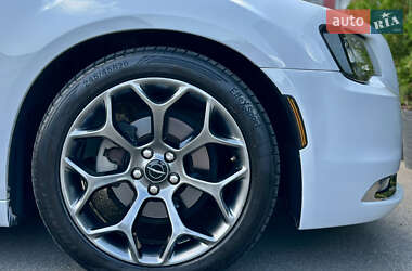 Седан Chrysler 300C 2015 в 