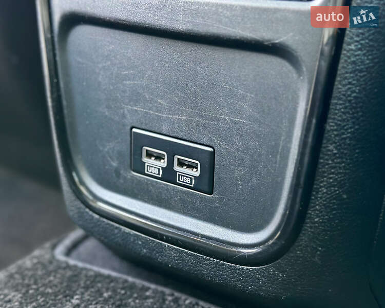 Седан Chrysler 300C 2015 в Киеве