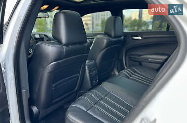 Седан Chrysler 300C 2015 в 