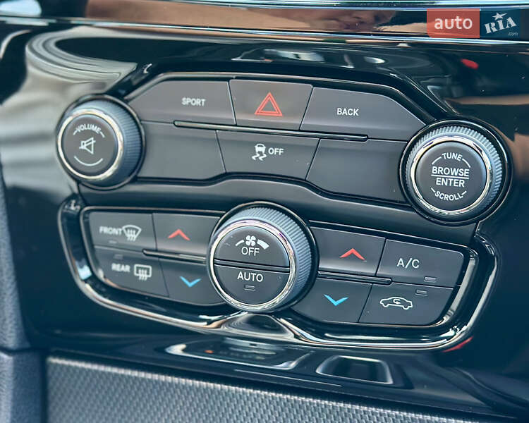Седан Chrysler 300C 2015 в Киеве