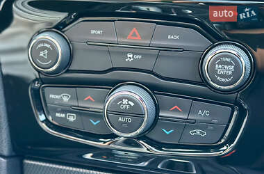 Седан Chrysler 300C 2015 в 