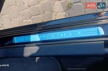 Седан Chrysler 300C 2012 в 