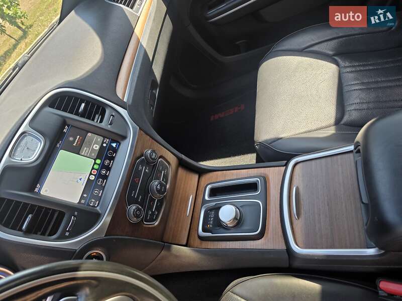 Седан Chrysler 300C 2018 в Киеве