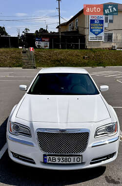 Седан Chrysler 300C 2014 в Виннице