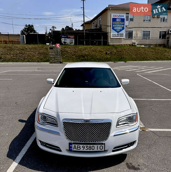 Седан Chrysler 300C 2014 в 