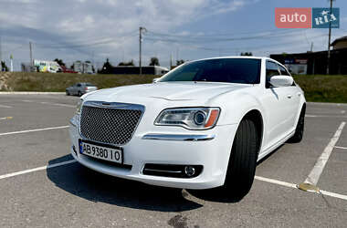 Седан Chrysler 300C 2014 в 