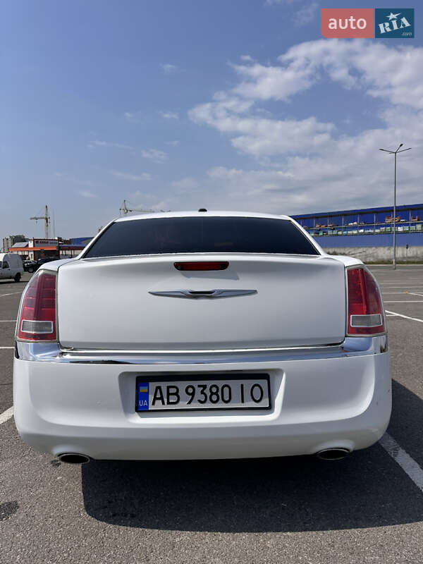 Седан Chrysler 300C 2014 в Вінниці