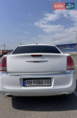 Седан Chrysler 300C 2014 в 