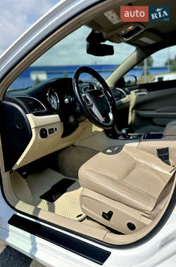 Седан Chrysler 300C 2014 в 