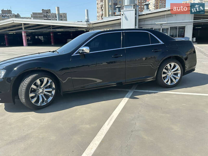 Седан Chrysler 300C 2018 в Киеве фото 15 Седан Chrysler 300C 2018 в Киеве