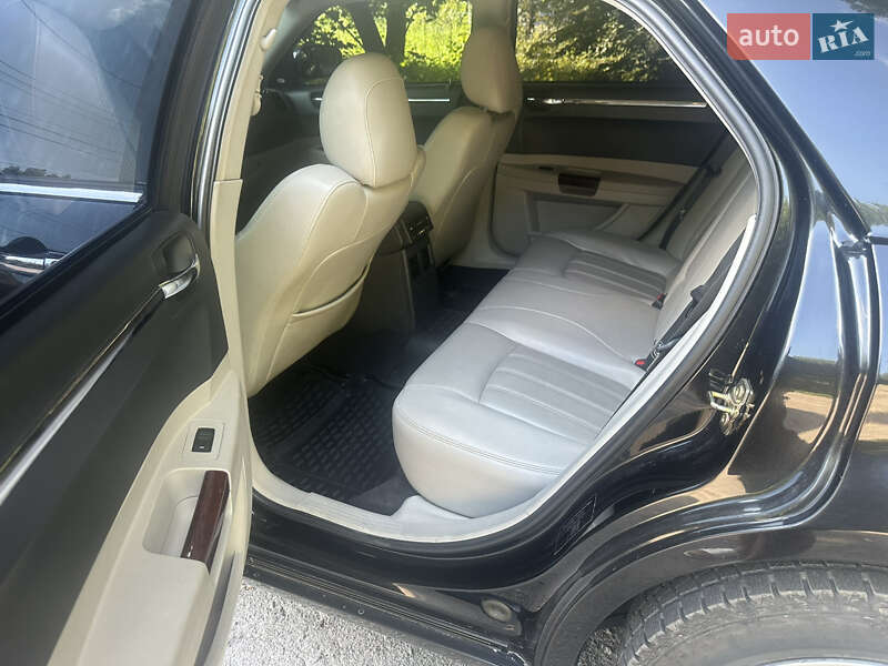 Седан Chrysler 300C 2006 в Виннице