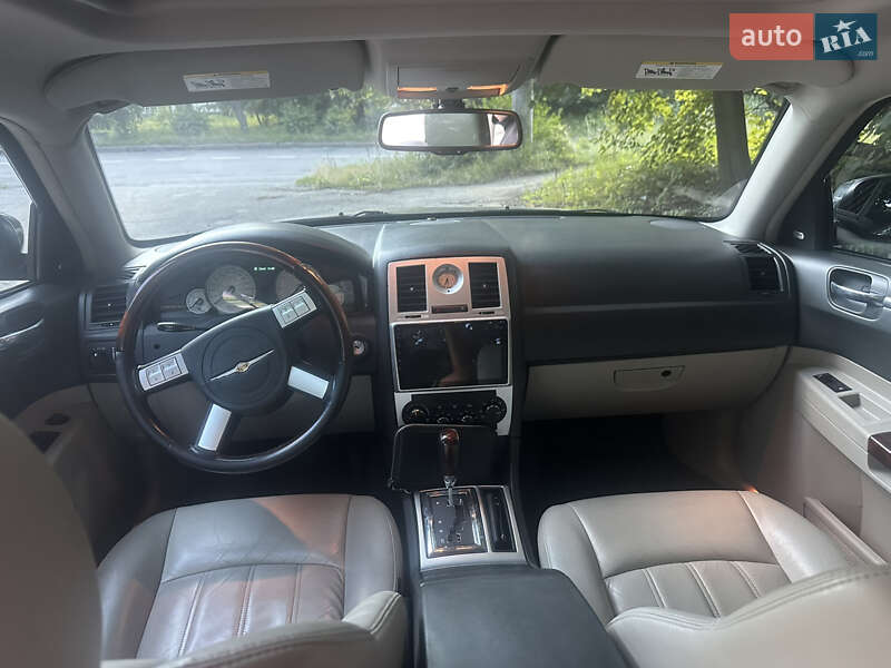 Седан Chrysler 300C 2006 в Виннице