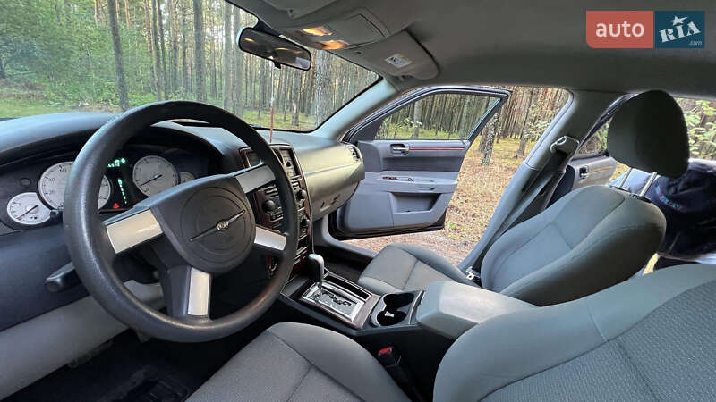 Седан Chrysler 300C 2006 в Луцьку