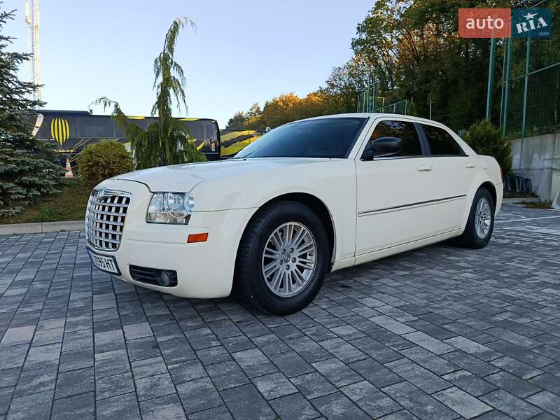Седан Chrysler 300C 2008 в Львове