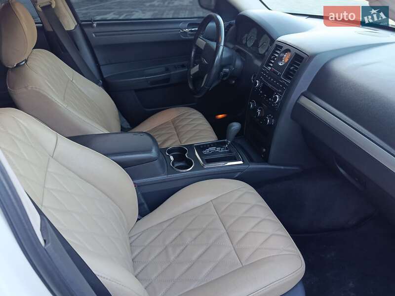 Седан Chrysler 300C 2008 в Львове