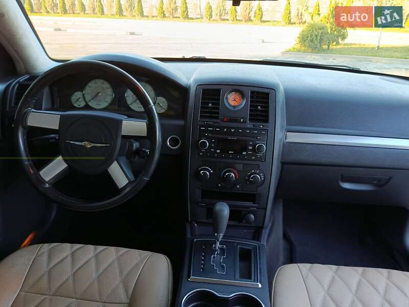 Седан Chrysler 300C 2008 в Львове