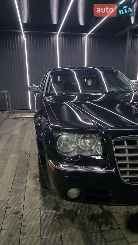 Седан Chrysler 300C 2005 в Ужгороді