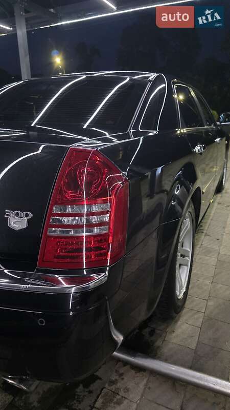Седан Chrysler 300C 2005 в Ужгороді