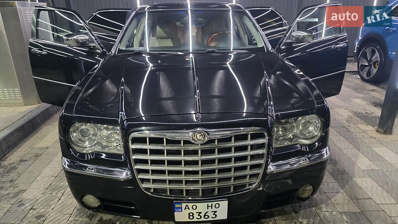 Седан Chrysler 300C 2005 в Ужгороді