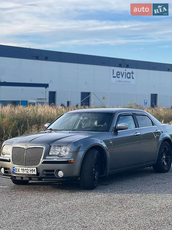 Седан Chrysler 300C 2006 в Бродах