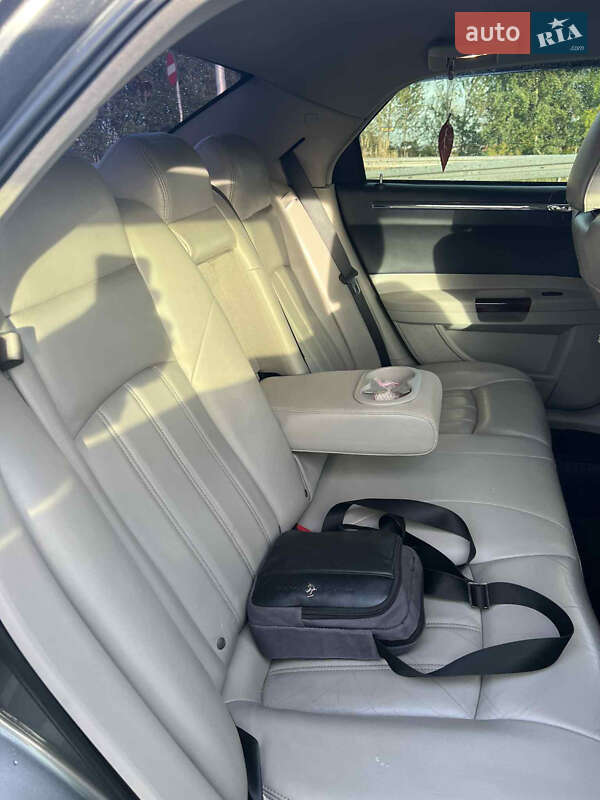 Седан Chrysler 300C 2006 в Бродах