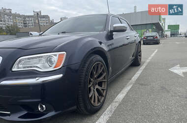 Седан Chrysler 300C 2012 в Киеве