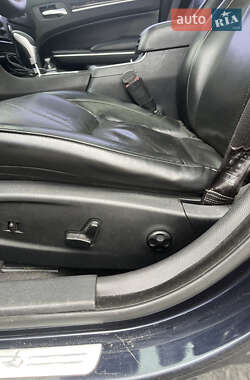 Седан Chrysler 300C 2012 в 