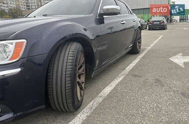 Седан Chrysler 300C 2012 в 