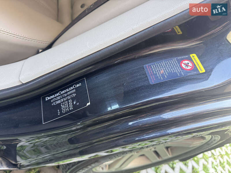 Седан Chrysler 300C 2005 в Львові