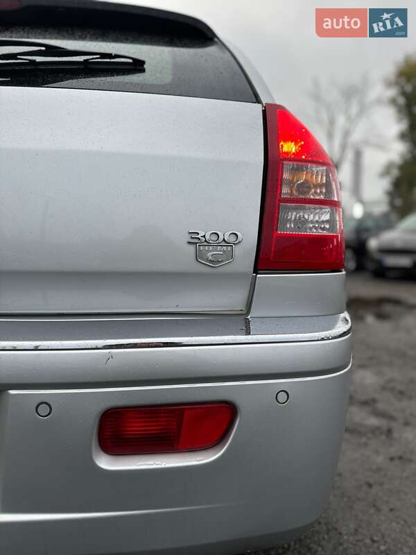 Универсал Chrysler 300C 2004 в Белогородке