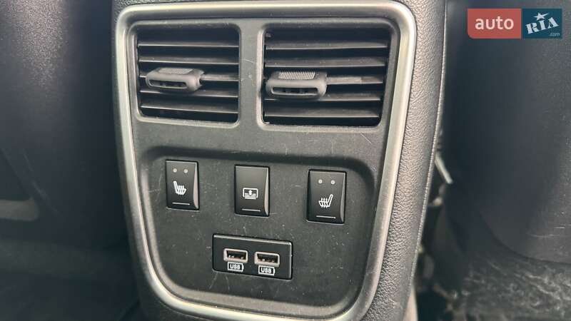 Седан Chrysler 300C 2016 в Києві фото 30 Седан Chrysler 300C 2016 в Києві